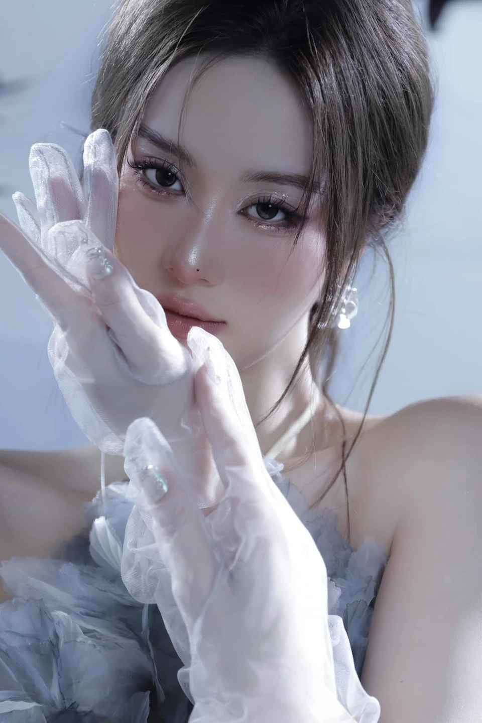 Jun Vũ viết: “40 kg bị nói trông như bộ xương di động, cò hương, không có sức sống. 47 kg lại bị hỏi sửa mặt à, sao dạo này khác thế, thích nét đẹp hồi xưa hơn. Theo đuổi cố định một style thì nhận xét một màu, trăm lần như một, không có sự đổi mới, nhạt...