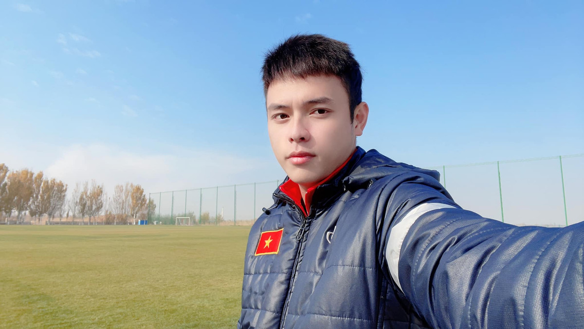 Bên cạnh công việc trợ lý ngôn ngữ, Anh Thắng còn là Giám đốc điều hành một trường Hàn ngữ. Anh thường xuyên cập nhật hình ảnh liên quan đến công việc trên mạng xã hội.