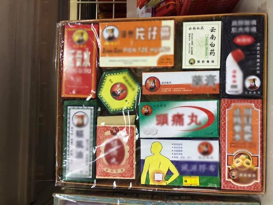 Vấn đề đốt vàng mã là điều được đưa ra tranh luận với nhiều lý lẽ được đưa ra. Tuy nhiên, hiện tại theo khuyến cáo của các nhà chức trách việc đốt vàng mã dù là văn hóa dân gian nhưng tiềm tàng nhiều hiểm hóa về việc cháy nổ và làm mất vệ sinh môi trường.