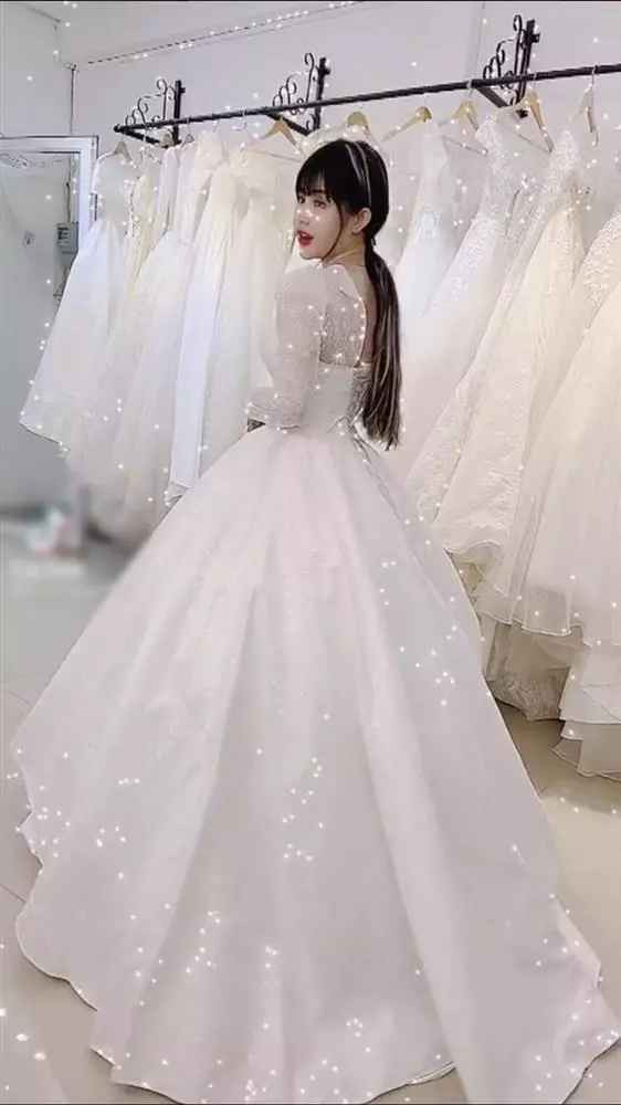 My Trần khoe ảnh váy cưới bồng bềnh.