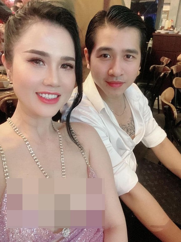 Hở bạo vòng 1, chị gái Ngọc Trinh khiến dân tình giật mình Ho bao vong 1, chi gai Ngoc Trinh khien dan tinh giat minh