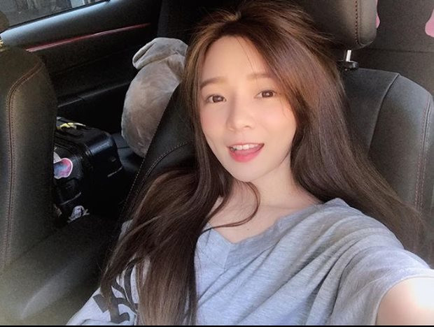 Fibi Chen mới đây còn mạnh dạn "thả thính" khi ngỏ ý muốn đi xem phim cùng bạn trai kèm dấu hỏi "to đùng" gửi tới hàng chục nghìn người theo dõi mình.