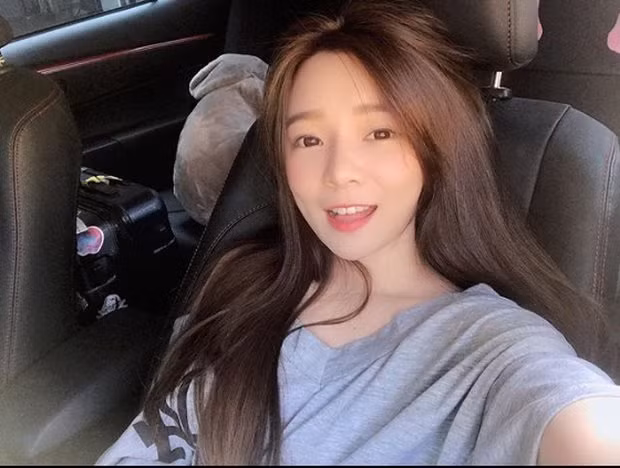 Fibi Chen mới đây còn mạnh dạn "thả thính" khi ngỏ ý muốn đi xem phim cùng bạn trai kèm dấu hỏi "to đùng" gửi tới hàng chục nghìn người theo dõi mình.