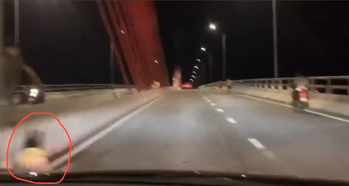 May mắn tài xế di chuyển chậm nên kịp thời đánh lái, tránh được một tai nạn thương tâm. Tuy nhiên, tình huống này cũng khiến tài xế không khỏi "đứng tim".