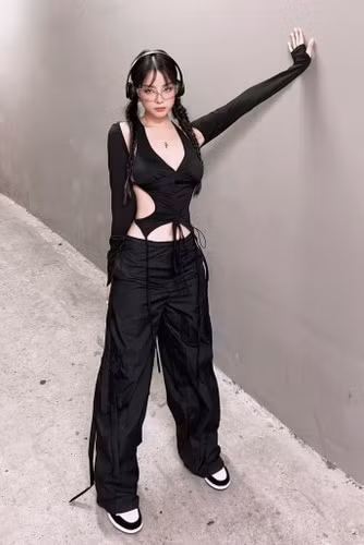 Nữ DJ Mie (tên thật Trương Tiểu My, SN 1995, quê Đà Nẵng) vượt qua hàng trăm thí sinh trong và ngoài nước để đạt vị trí quán quân "Miss DJ 2015" - cuộc thi tìm kiếm và phát triển các tài năng DJ trẻ.