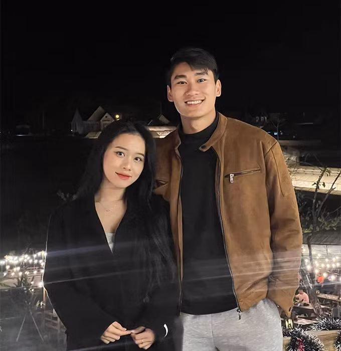 Trước góp ý có vẻ không “hợp tai” của fan, Đồng Thị Hoa Mỹ thẳng thắn đáp lại: “Suy nghĩ bạn xấu thì nhìn đâu cũng xấu thôi nè. Mặc đồ tập gym đi tập ở phòng gym là việc người bình thường đều làm. Mong bạn tự tin hơn vào bản thân để không thấy ‘phản cảm’ với quần áo người khác mặc”.