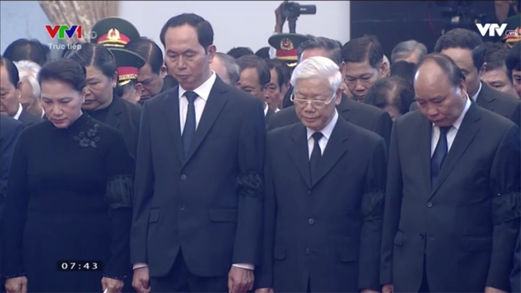 Lãnh đạo Đảng, Nhà nước, gia quyến cùng toàn thể nhân dân cùng nghe điếu văn ôn lại những công lao, đóng góp của nguyên Thủ tướng và nói lời tiễn biệt để đưa ông về nơi an nghỉ.