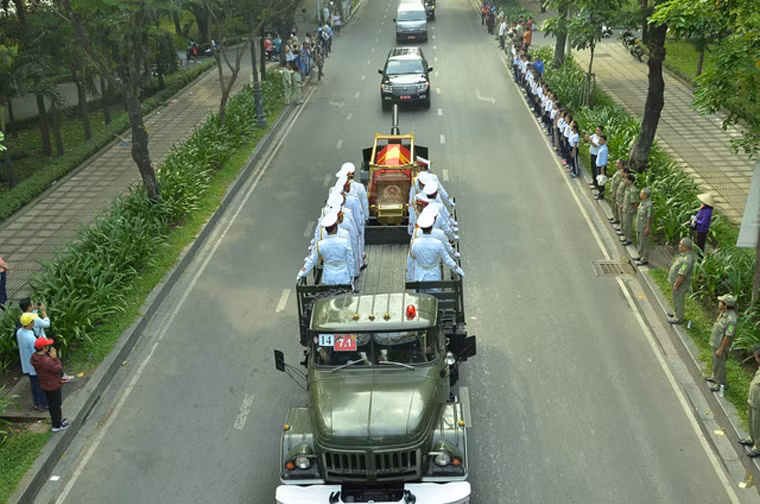Trưa nay 22/3, đoàn xe đưa linh cữu nguyên Thủ tướng Phan Văn Khải đã về đến quê nhà ở xã Tân Thông Hội, huyện Củ Chi, TP HCM.