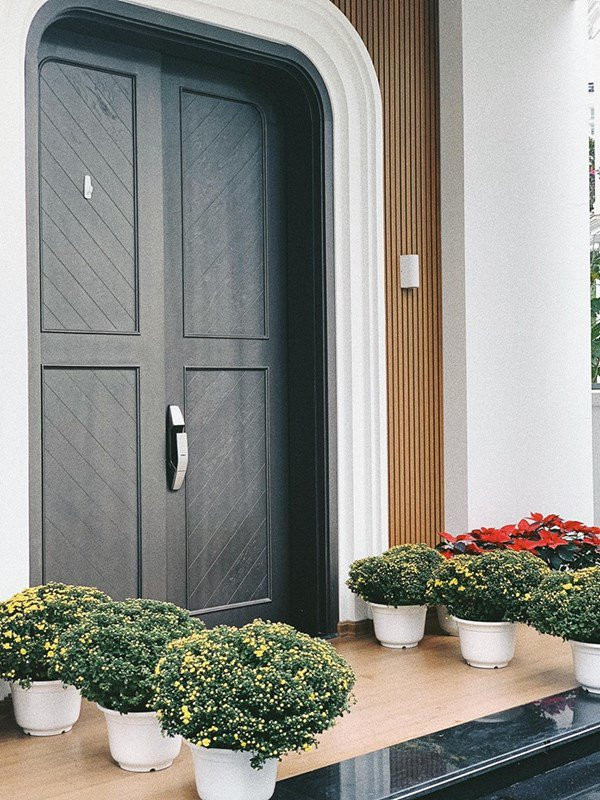 Cuoc song trong nhung lua cua 2 A hau 9X som cuoi chong-Hinh-6