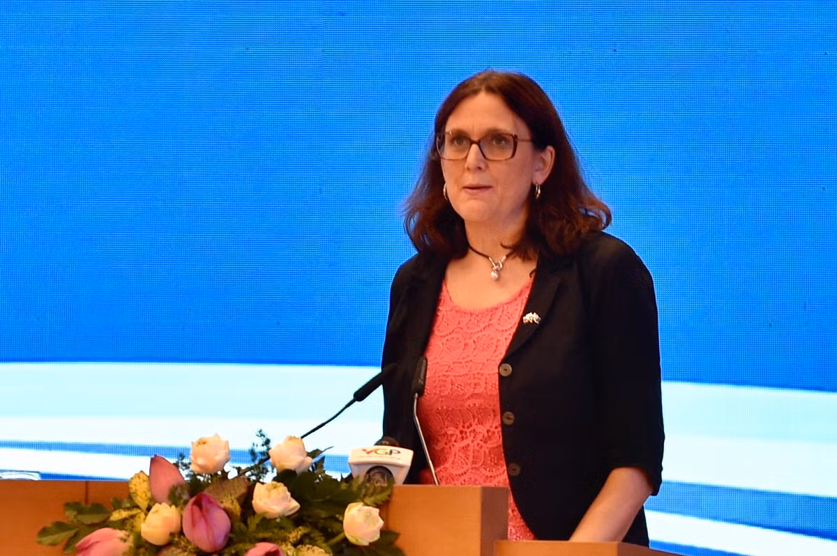 Thu tuong Nguyen Xuan Phuc chung kien Le ky EVFTA va IPA-Hinh-4