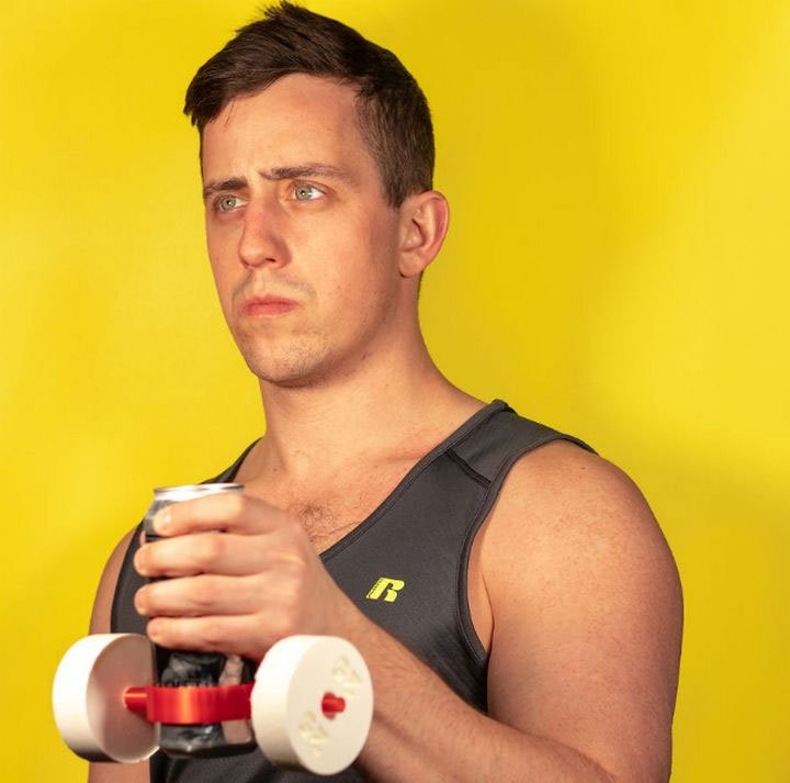 Sip N Curl Còn gì thú vị bằng việc vừa tập gym vừa có thể uống bia cùng lúc với bộ công cụ thú vị này.