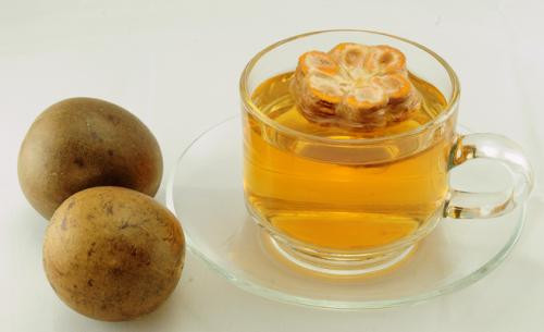 Công dụng: Quả la hán khô tính lạnh, có vị ngọt có tác dụng thanh nhiệt, giải độc, tiêu đờm, ngừa ho, dưỡng thanh, nhuận phổi.