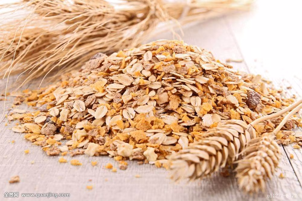 Điều chỉnh mỡ máu bằng yến mạch: Yến mạch giàu beta glucan, chất xơ có thể ức chế sự hấp thu cholesterol của cơ thể, điều chỉnh mỡ máu. Ngoài ra yến mạch còn mang lại cảm giác no lâu, hỗ trợ hiệu quả trong quá trình giảm cân.