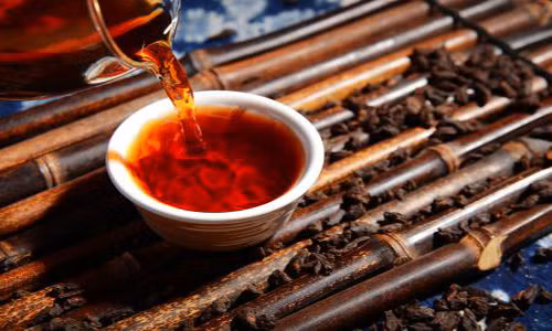 Nghiên cứu cho thấy, thành phần polyphenol có trong loại trà này có tác dụng ức chế các enzyme sinh học liên quan đến hiện tượng đái tháo đường, giúp ổn định đường huyết.