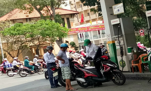 Người dân vẫn ưu tiên sử dụng xăng Ron 95 vì chưa tin tưởng chất lượng xăng E5?