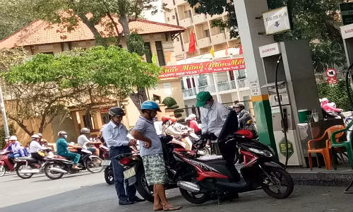 Người dân vẫn ưu tiên sử dụng xăng Ron 95 vì chưa tin tưởng chất lượng xăng E5?