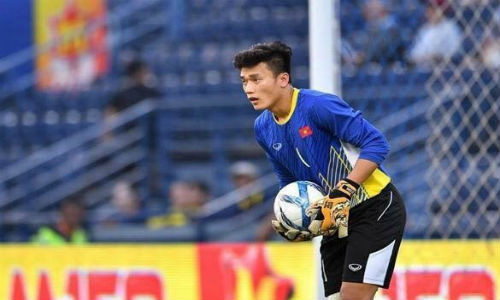 Cựu danh thủ Phạm Như Thuần cho hay thủ môn Tiến Dũng đã trải qua những ngày tháng rèn luyện đầy nhọc nhằn để có được thành công ngày nay. Ảnh: Zing.