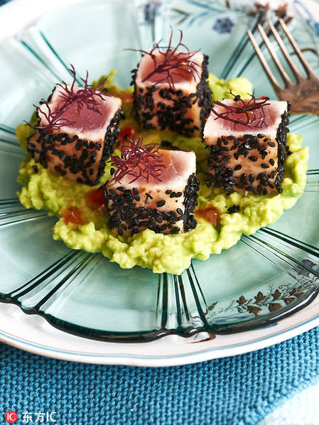 Nếu ai là tín đồ thích ăn đồ tươi sống có thể thử món gỏi cá ngâm chanh ăn kèm với các gia vị theo sở thích của bạn.