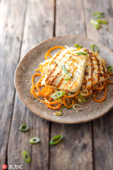 Một chút cá hun khói cùng với mì ống và dưa chuột sẽ là một món ăn giúp bạn thay đổi khẩu vị.