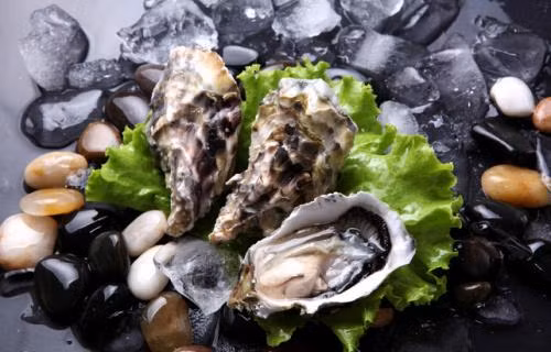 Cùng với tuổi tác, sức mạnh đàn ông sẽ giảm dần, ăn hàu sẽ giúp cung cấp nguồn kẽm quý giá một thành phần quan trọng trong sức mạnh của các "con giống".