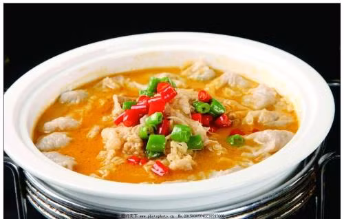 Ngoài ra, chất capsaicin có thể hòa tan trong dầu ăn, vì thế khi xào nấu có thể dùng dầu thật nóng xào ớt trước, ớt sẽ bớt cay.