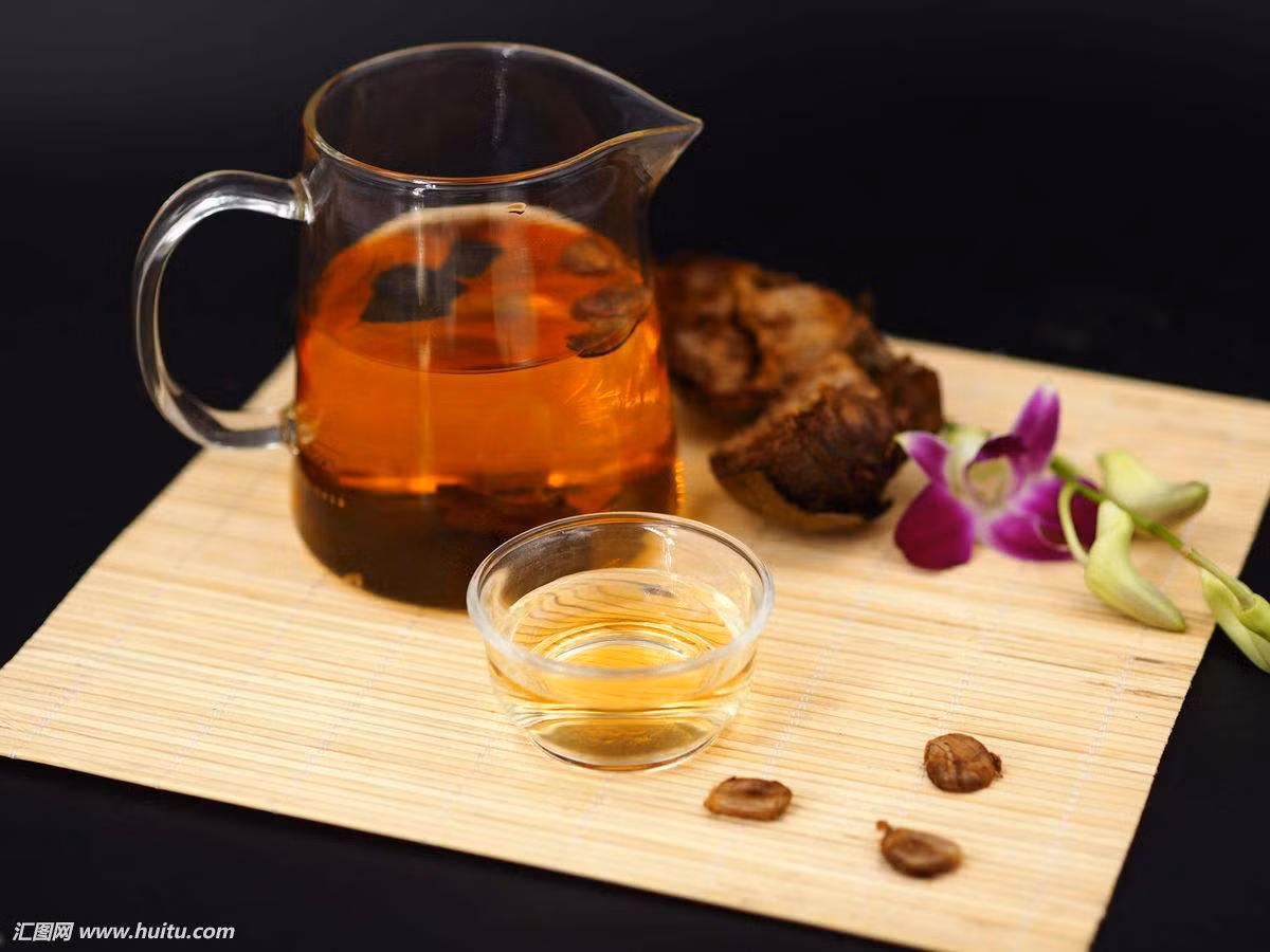 Chăm chỉ uống trà này có thể bảo vệ đường hô hấp hiệu quả trong mùa Đông. Tuy nhiên cần phải lưu ý, do la hán quả tính lạnh, người nào có bệnh đường ruột không nên uống nhiều.