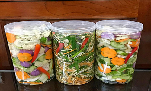 Dưa muối chua giòn, thơm ngon.