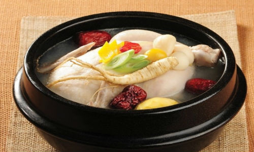 Món canh gà hầm sâm. Nguồn: bloghanquoc.