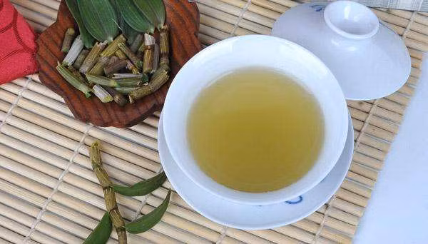 Nước thạch hộc: Mỗi ngày dùng 10g pha với nước sôi như trà uống thay nước.