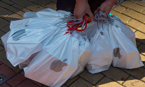 Nếu muốn mua iPhone X với giá rẻ, hãy sang Mỹ ngay từ lúc này.