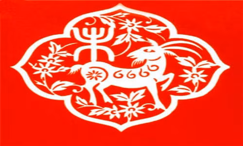 Tháng 6 ( Kỷ Mùi): Có được sự trợ giúp của các đại quý nhân, mọi khó khăn trong công việc nhanh chóng được giải quyết, kế hoạch công việc mới đều thuận lợi tiến triển., tuy nhiên cần thận trọng với kẻ tiểu nhân, gặp đối thủ phải chủ động, làm việc gì cũng cần khiêm tốn, hòa nhã, duy trì tốt các mối quan hệ đồng nghiệp. Tháng này danh lợi song toàn, không chỉ công việc có được nhiều thành công mà thu nhập cũng theo đó tăng lên. Sức khỏe nên cẩn thận đường tiêu hóa, không nên ăn đồ để qua đêm, không nên ăn đồ lạnh. Tình cảm cũng không tốt, cần phải kiềm chế cảm xúc, dành thời gian bên nhau nhiều hơn. Hướng cát tường: Hướng Chính Nam, Tây Nam. Màu sắc may mắn: Màu vàng nghệ, màu xanh lam.