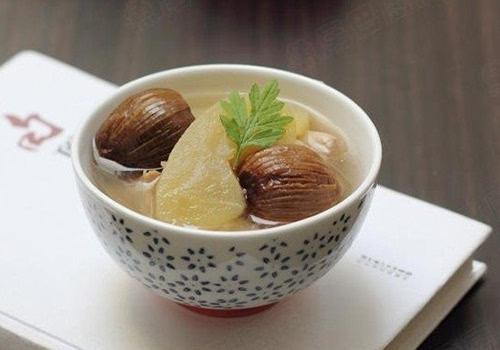 Ăn táo hấp chín sẽ giúp giảm động tác nhai, giảm kích ứng đường tiêu hóa, giúp tiêu hóa tốt hơn.