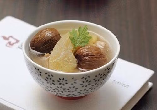 Ăn táo hấp chín sẽ giúp giảm động tác nhai, giảm kích ứng đường tiêu hóa, giúp tiêu hóa tốt hơn.