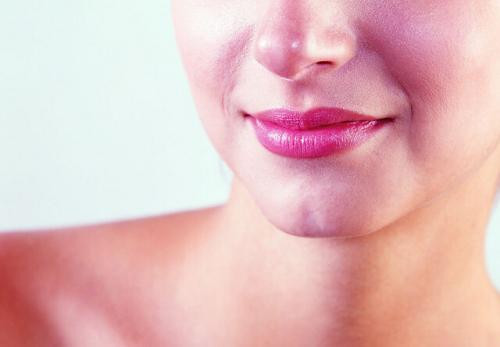 Tuy hiện tượng "đỏ mũi" không hoàn toàn là do gan bị tổn thương gây nên nhưng ở phụ nữ nếu chức năng gan yếu sẽ gây ra rối loạn nội tiết tố và dễ bị "đỏ mũi".