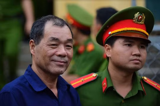 Ông Trầm Bê xin được giải tỏa kê biên 2 căn nhà.