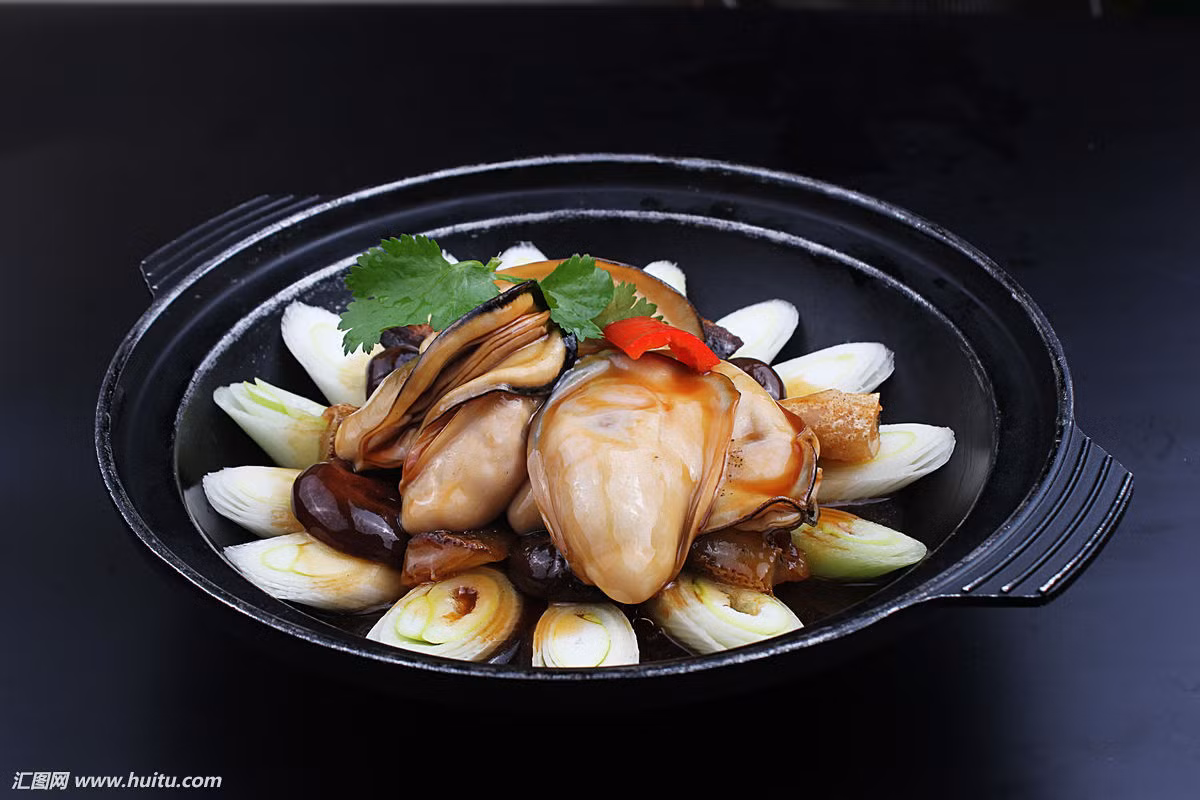 Trong hải sản đặc biệt là hàu rất giàu kẽm, một con hàu có thể cung cấp 15mg kẽm, điều này vô cùng quan trọng đối với sức mạnh quý ông.