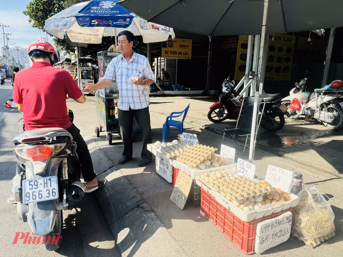 Trung ga ban do dong, gia re ky luc-Hinh-2