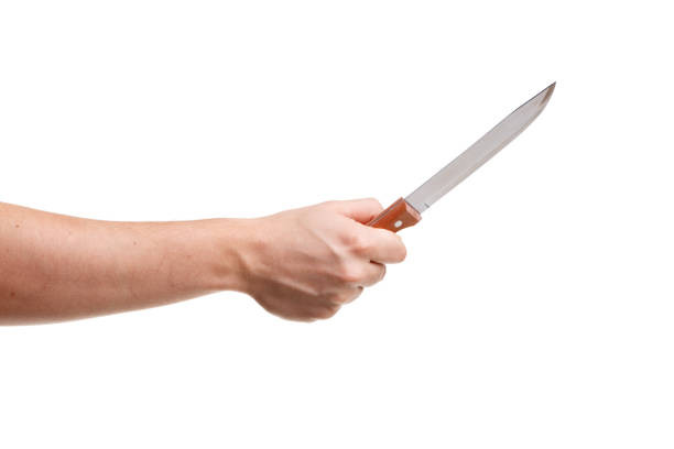 Kẻ bị bắt giữ là Nguyễn Thanh An (SN 1987, quê huyện Giao Thủy, Nam Định; tạm trú ở quận Hà Đông, TP. Hà Nội). Tại cơ quan điều tra, trước những chứng cứ không thể chối cãi, An đã phải cúi đầu thừa nhận hành vi phạm tội. An khai, vào trưa 30/8, với mục đích giết người, cướp tài sản, đối tượng tìm tới chợ Hà Đông để mua một con dao nhọn. Tiếp đó gã gọi điện tới hãng taxi sông Nhuệ để thuê xe nhằm tìm kiếm "con mồi". Chỉ ít phút sau đó, An lên chiếc taxi BKS 30S-1868 do anh Đỗ Xuân Tuấn làm tài xế. (Ảnh minh họa, nguồn internet)