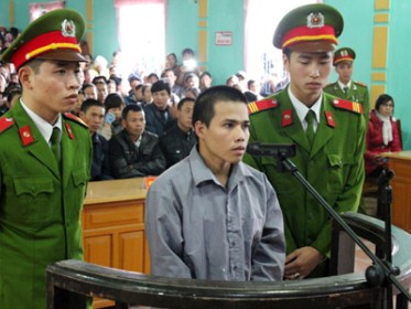 Sau đó Tùng gọi cho bạn gái, người cùng xã và dặn: "Nếu có ai gọi đến hỏi vết xước trên cổ anh thì nói rằng do em cào nhé". Tháng 12/2012, TAND tỉnh Bắc Giang đã mở phiên xét xử lưu động tại xã Lan Mẫu để xét xử Bùi Hoàng Tùng về tội "Giết người", "Cướp tài sản". Tùng bị tòa tuyên phạt mức án tử hình (tổng hình phạt cho cả 2 tội danh).