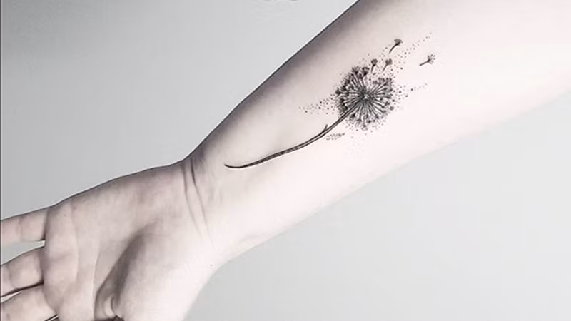 Tuy nhiên, phân tích những thông tin mà Thêm cung cấp, cơ quan điều tra nhận thấy nhiều điểm phi lý, bất thường. Điển hình, khi mô tả về đặc điểm nhận dạng của những kẻ gây án, Thêm cho biết, một trong hai đối tượng có hình xăm nhỏ ở cổ tay (thời điểm xảy ra vụ việc trời còn tối, diễn biến nhanh…). Bên cạnh đó, cùng bị chặn đường tấn công, cướp tài sản, trong khi chị N. phải bỏ mạng thì Thêm không hề có xây xước dù chỉ là vết thương nhỏ. (Ảnh minh họa, nguồn internet)