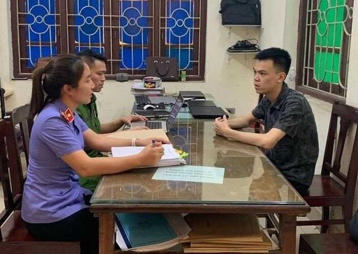 Giả danh bác sĩ bệnh viện lừa đảo gần 50 tỷ của 7.000 người Gia danh bac si benh vien lua dao gan 50 ty cua 7.000 nguoi