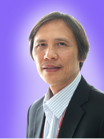  Nhà giáo ưu tú Bùi Văn Phúc, Phó Hiệu trưởng Trường THPT chuyên Hà Nội - Amsterdam, Sở Giáo dục và Đào tạo thành phố Hà Nội. Với những thành tích toàn diện trong phong trào thi đua "Dạy tốt - Học tốt", Trường THPT Chuyên Hà Nội - Amsterdam tiếp tục là điểm sáng trong hệ thống giáo dục và đào tạo Thủ đô, khẳng định vững chắc vị thế của một trong những trường THPT hàng đầu của Việt Nam, đơn vị “Anh hùng Lao động thời kỳ đổi mới”. 