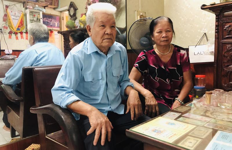  Ông Lê Đình Duật, Hội viên Hội Cựu chiến binh phường Thanh Xuân Trung, quận Thanh Xuân, thành phố Hà Nội. 23 năm qua, ông và gia đình đã tham gia và vận động được trên 1.187 lượt người hiến máu được 1.092 đơn vị máu. 3 lần ông được Bộ Y tế tặng Bằng khen; 2 lần được Trung ương Hội Chữ thập đỏ Việt Nam tặng Bằng khen; 2 lần được Chủ tịch UBND Thành phố tặng Bằng khen; Thủ tướng Chính phủ tặng Bằng khen năm 2022; Chủ tịch nước gửi thư khen ngày 18/10/2022. 