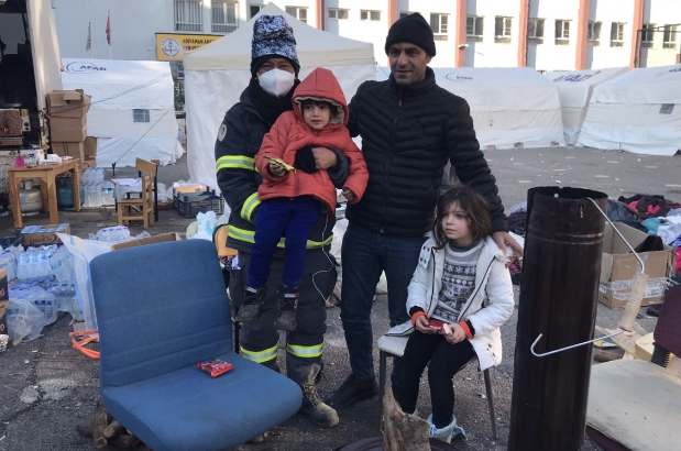 Gần đây nhất, đồng chí tiếp tục tình nguyện tham gia đoàn công tác thực hiện nhiệm vụ quốc tế tại Thổ Nhĩ Kỳ. Trung tá Nguyễn Chí Thành trực tiếp kiên trì đào bới và cứu sống được 1 thiếu niên 17 tuổi, cùng đồng đội tìm được 14 thi thể nạn nhân đưa ra khỏi đống đổ nát tại hiện trường. 