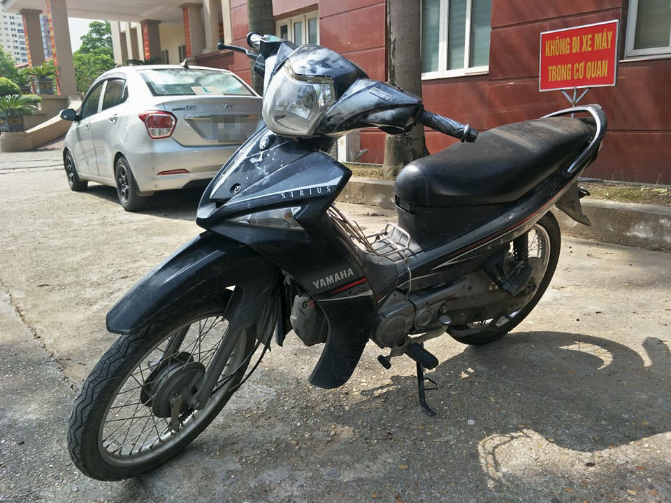 Qua nguồn tin này, công an nắm được, chiều tối 10/1 chị L có hẹn gặp nam thanh niên tên Hoàng Nghĩa Ngọc (SN 1989, trú tại Đồng Bẩm, Đồng Hỷ, Thái Nguyên). Ngọc vốn quen với chị L. Cuộc gặp vào chiều muộn 10/1 là để nhờ chị L xin việc hộ. Cũng thời điểm này, một tổ trinh sát đã tìm thấy chiếc xe máy mà chị L bị mất. Người mua lại chiếc xe đó cho biết, kẻ đem bán có tên Vũ Đức Quỳnh (SN 1989, trú tại Đồng Hỷ, Thái Nguyên). Quỳnh và Ngọc thật trùng hợp lại có mối quan hệ bạn bè, thời gian gần đây hai tên này thường đi với nhau. Một chi tiết đáng chú ý nữa là Quỳnh từng có thời gian làm cùng công ty với chị L. (Ảnh minh họa, nguồn internet) 