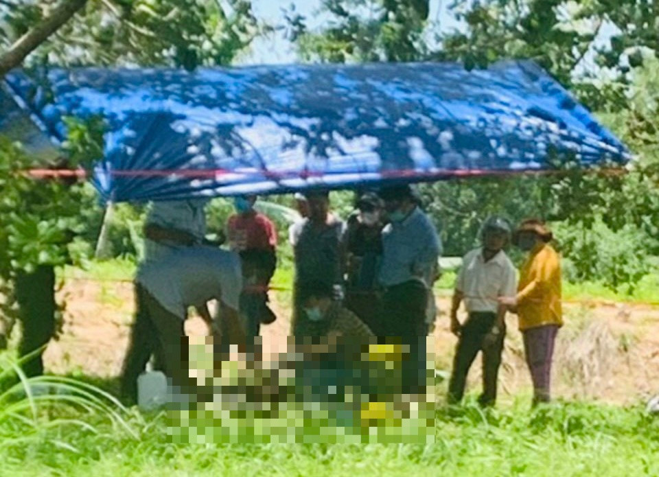 Quá trình khám nghiệm, công an không tìm thấy bất cứ đồ vật, tài sản hay giấy tờ gì, điều đó cũng khiến việc xác định danh tính gặp nhiều khó khăn. Các giám định viên cho rằng, nạn nhân bị sát hại khoảng 12 giờ trước đó ở nơi khác rồi được đưa tới đây vùi lấp để phi tang. (Ảnh minh họa, nguồn internet) 