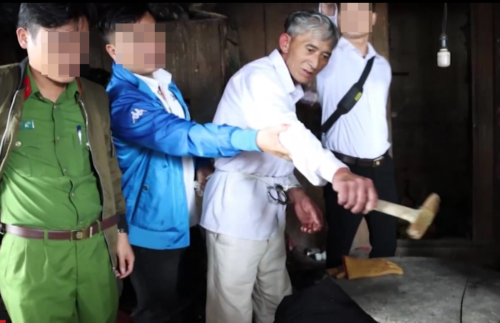 Bà Hin tử vong ngay lập tức, nằm ngửa dưới đất. Hò thấy vậy thì bỏ đi ra bờ ruộng, lấy nước rửa sạch vết máu dính trên búa và lững thững đi về, cất giấu hung khí. Suốt quãng thời gian sau đó, biết công an điều tra, Hò cố gắng tỏ ra mọi chuyện bình thường, tuy nhiên mọi sự gian manh của gã đã không thể qua được mắt các trinh sát, điều tra viên Công an tỉnh Lai Châu. Chỉ vì những mâu thuẫn cá nhân, Hò đã thực hiện tội ác đáng ghê tởm. Rồi đây, Hò sẽ phải chịu sự trừng phạt xứng đáng mà pháp luật dành cho hắn.