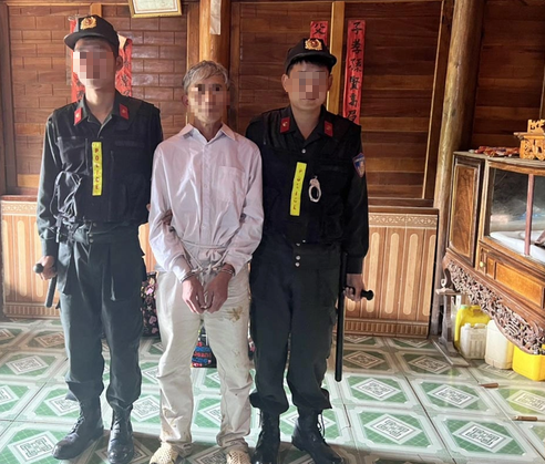 Tiến hành xác minh về Hò, các trinh sát nhận thấy thời gian sau khi bà Hin chết, người đàn ông này sinh hoạt bình thường, tuy vậy di biến động của Hò khá "mơ hồ". Một mũi trinh sát khác thì thu thập được thông tin, sau khi công an điều tra cái chết của bà Hin, Hò dặn người nhà nếu công an hỏi thì nói ông ta ở nhà vào thời điểm vụ án xảy ra. Vì sao Hò phải nói dối, phải che giấu thời gian, địa điểm đi lại của mình như vậy? Mọi nghi vấn đều tập trung vào người đàn ông này, kết hợp với những thông tin, chứng cứ thu thập được, Công an tỉnh Lai Châu xác định, Hò là kẻ gây ra cái chết cho bà Hin. 