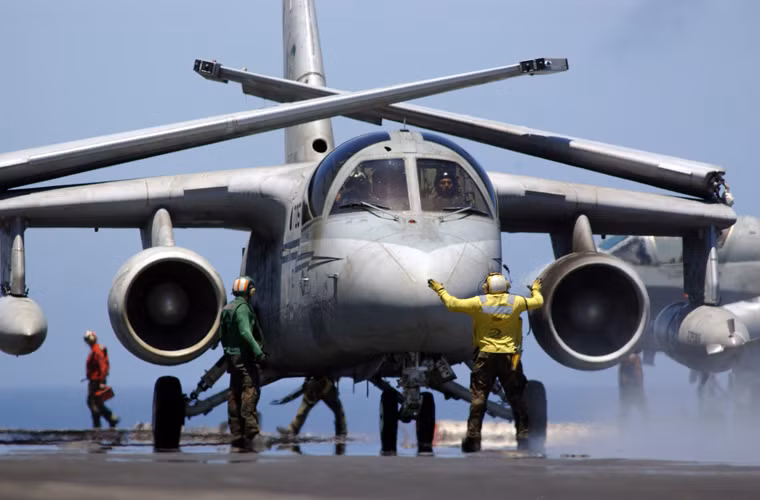 Các máy bay S-3 đều có khả năng gấp cánh để hoạt động tốt trên tàu sân bay, trang bị hai động cơ phản lực TF34 cho tốc độ tối đa 828km/h ở trần bay cao 6.100m, trong khi ở độ cao thấp là 795km/h, tốc độ trung bình 650km/h, bán kính chiến đấu lên tới 853km.