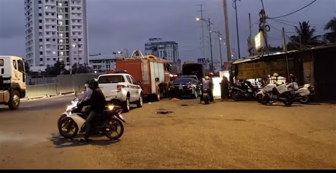 Hiện đơn vị nghiệp vụ phụ trách địa bàn trên vẫn tích cực khám nghiệm hiện trường, làm việc với các bên liên quan nhằm làm rõ nguyên nhân vụ cháy nhà ở TP.Thủ Đức, gia đình 6 người tử vong.